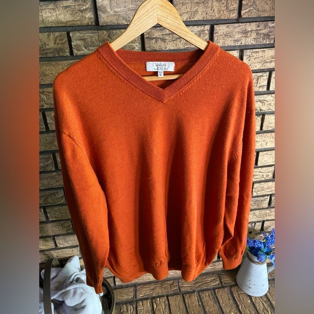 Turnbury vneck sweater